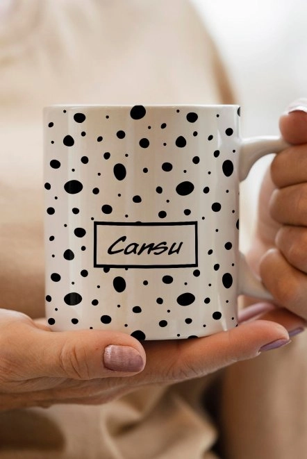 Benekli Tasarımlı Kişiye Özel İsimli Kupa Bardak